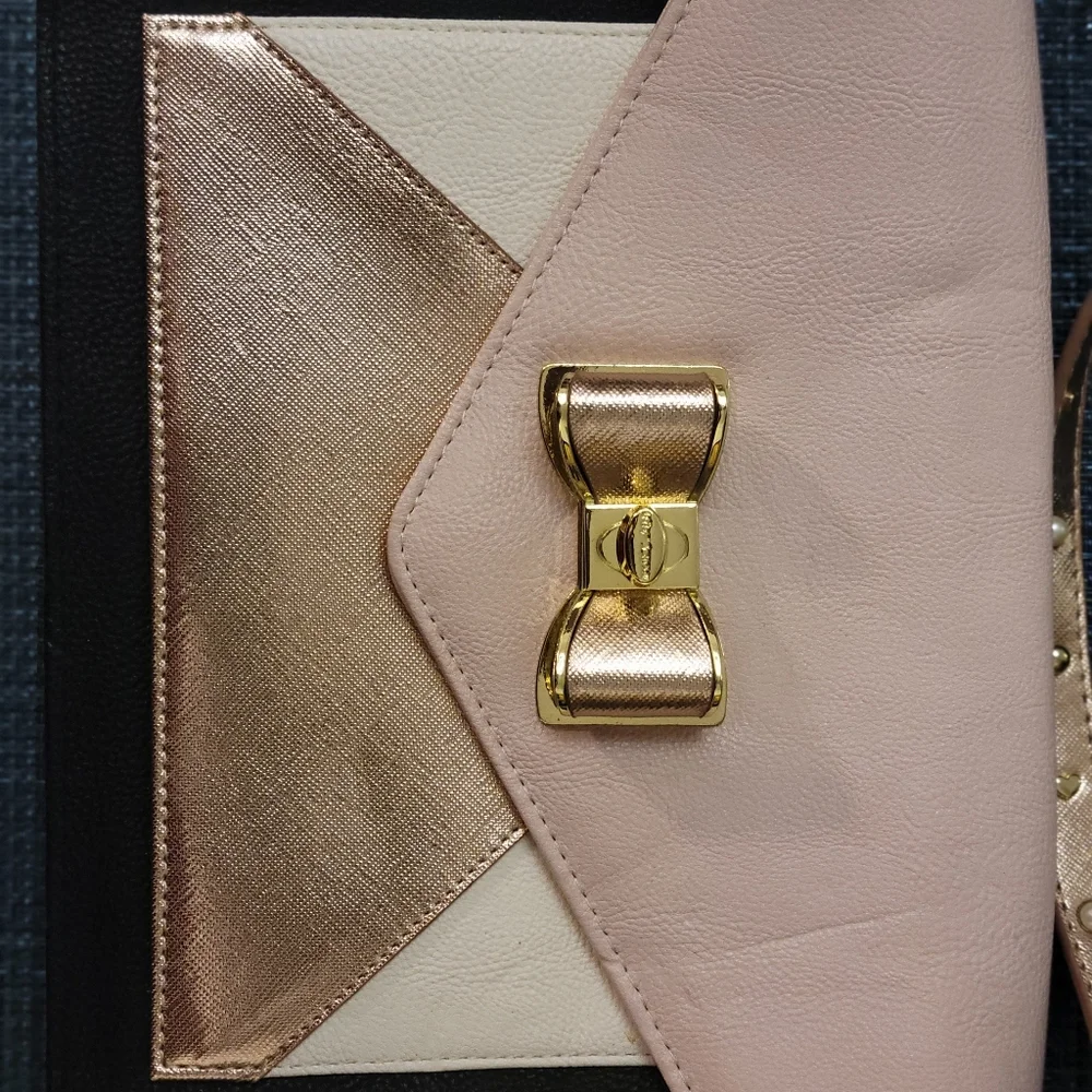 Betsey Johnson Cross Body Clutch Bag - Picture 2 of 7